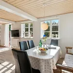 2 Bedroom Awesome In Semesterbostad