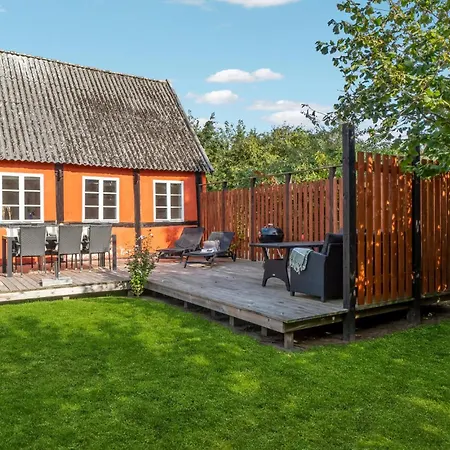 2 Bedroom Awesome In Holiday home