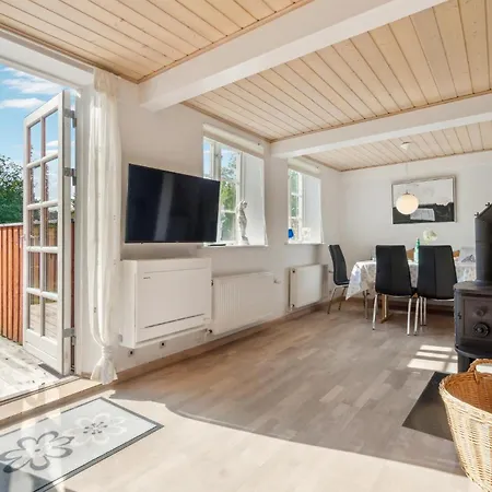 2 Bedroom Awesome In Neksø