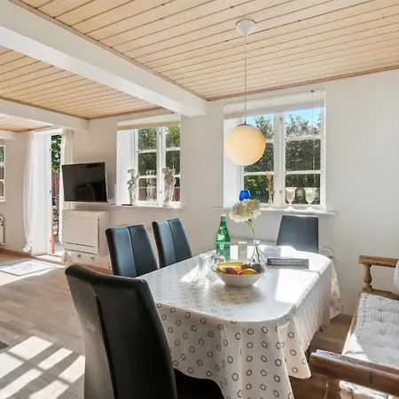 2 Bedroom Awesome In Holiday home