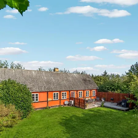 2 Bedroom Awesome In Semesterbostad *